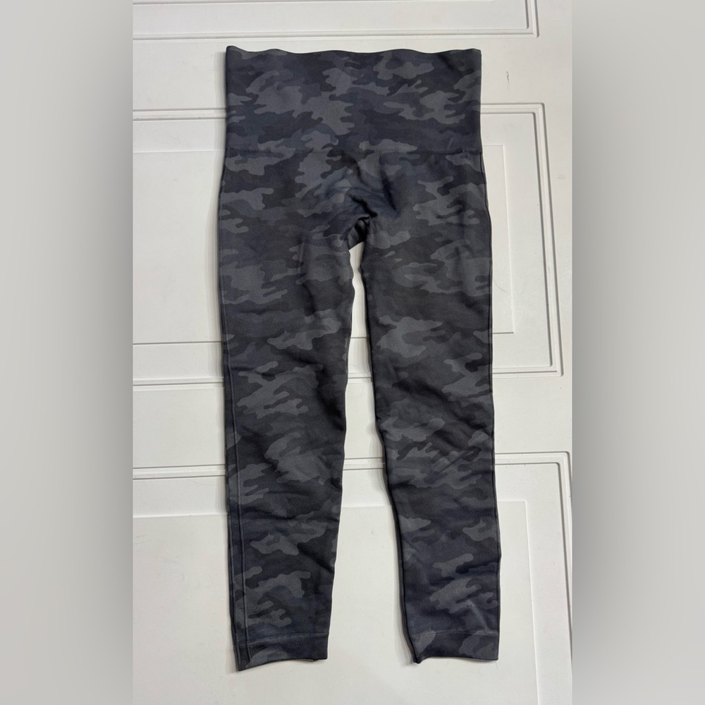 Spanx High Waist Cropped Gray Camo Leggings Womens Size XS
